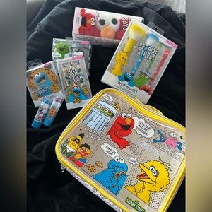 Wet N Wild - Sesame Street Makeup Set with Cosmetic Bag
